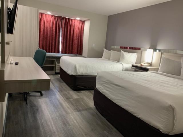 Microtel Inn And Suites Clarksville Bagian luar foto