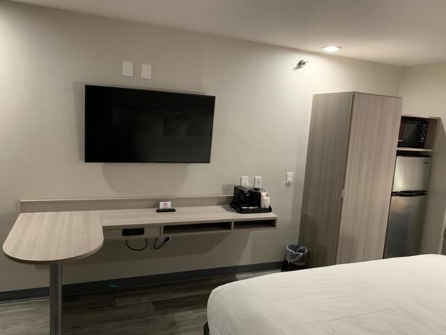 Microtel Inn And Suites Clarksville Bagian luar foto