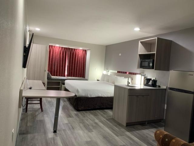 Microtel Inn And Suites Clarksville Bagian luar foto