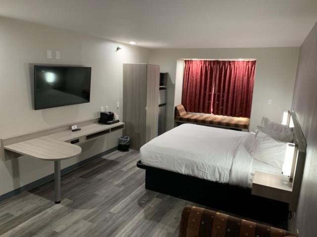 Microtel Inn And Suites Clarksville Bagian luar foto