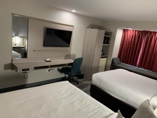 Microtel Inn And Suites Clarksville Bagian luar foto