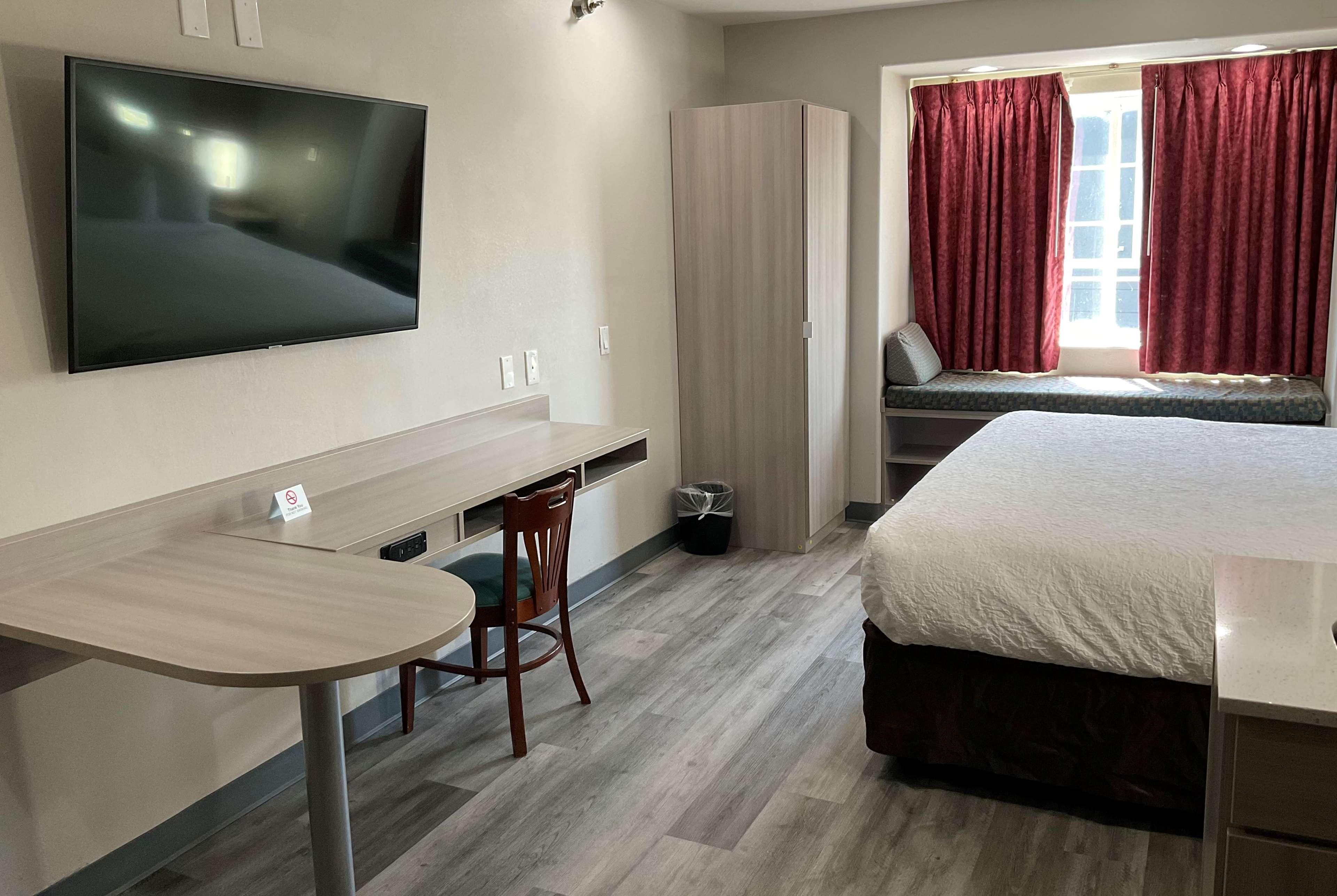 Microtel Inn And Suites Clarksville Bagian luar foto