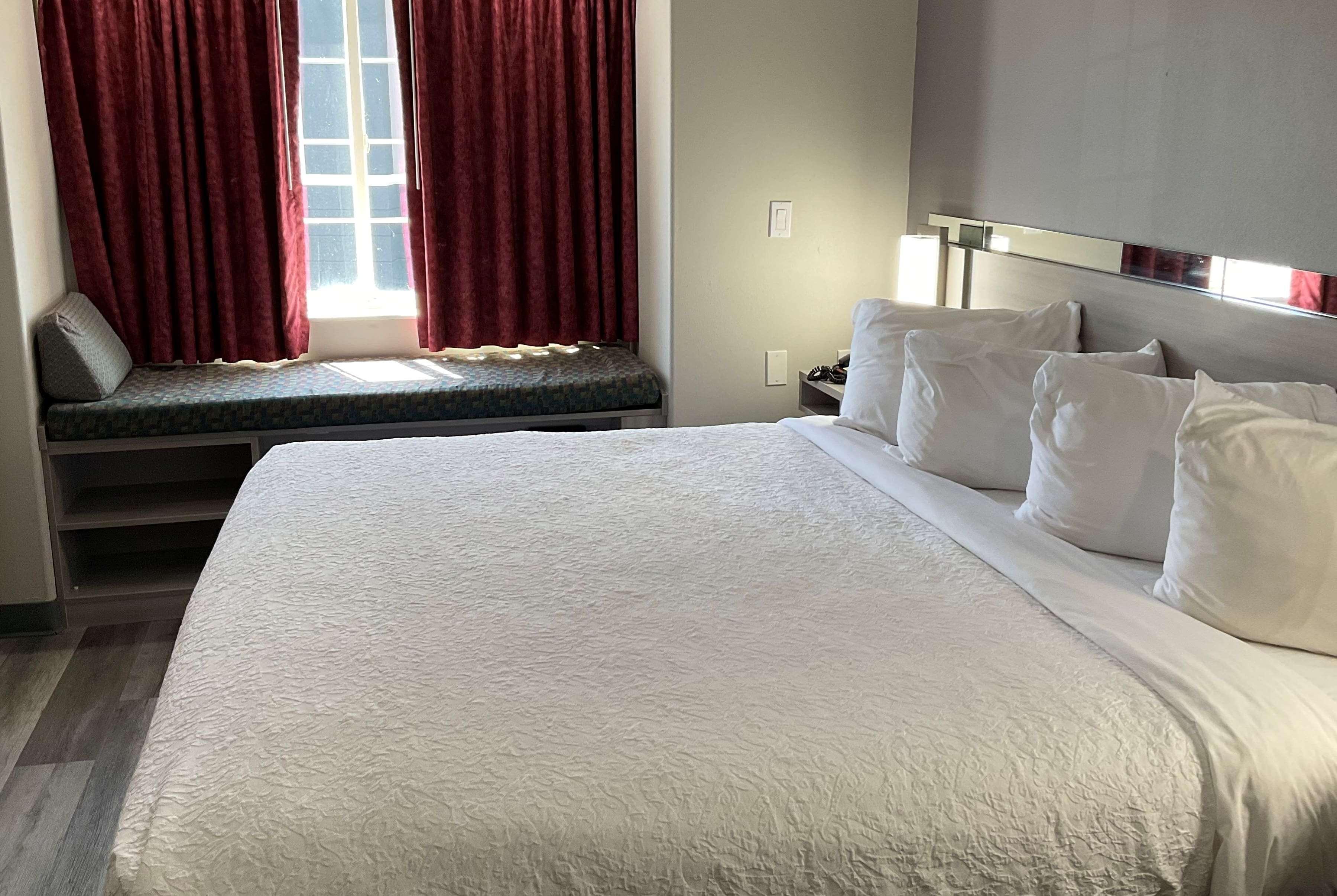 Microtel Inn And Suites Clarksville Bagian luar foto