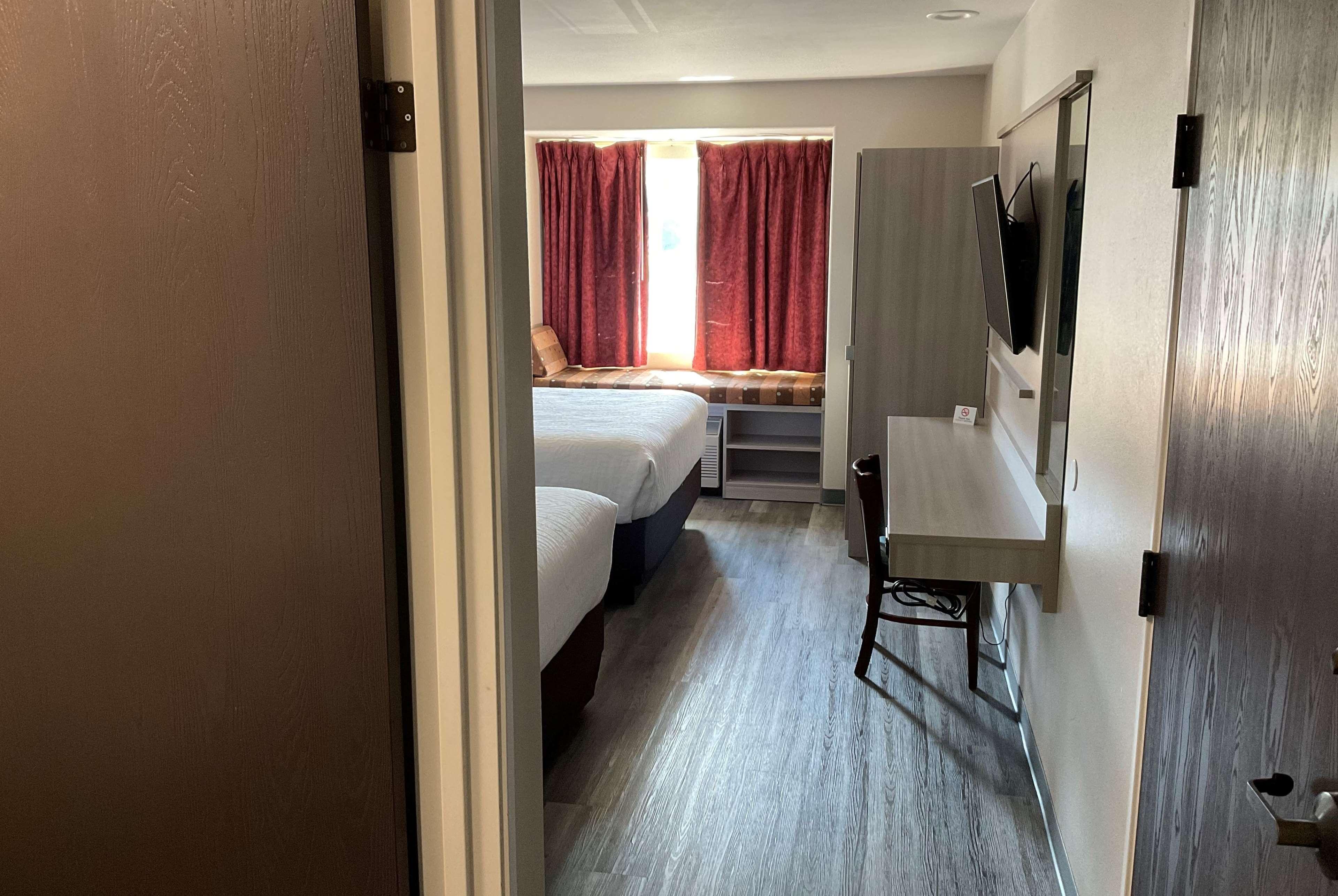 Microtel Inn And Suites Clarksville Bagian luar foto