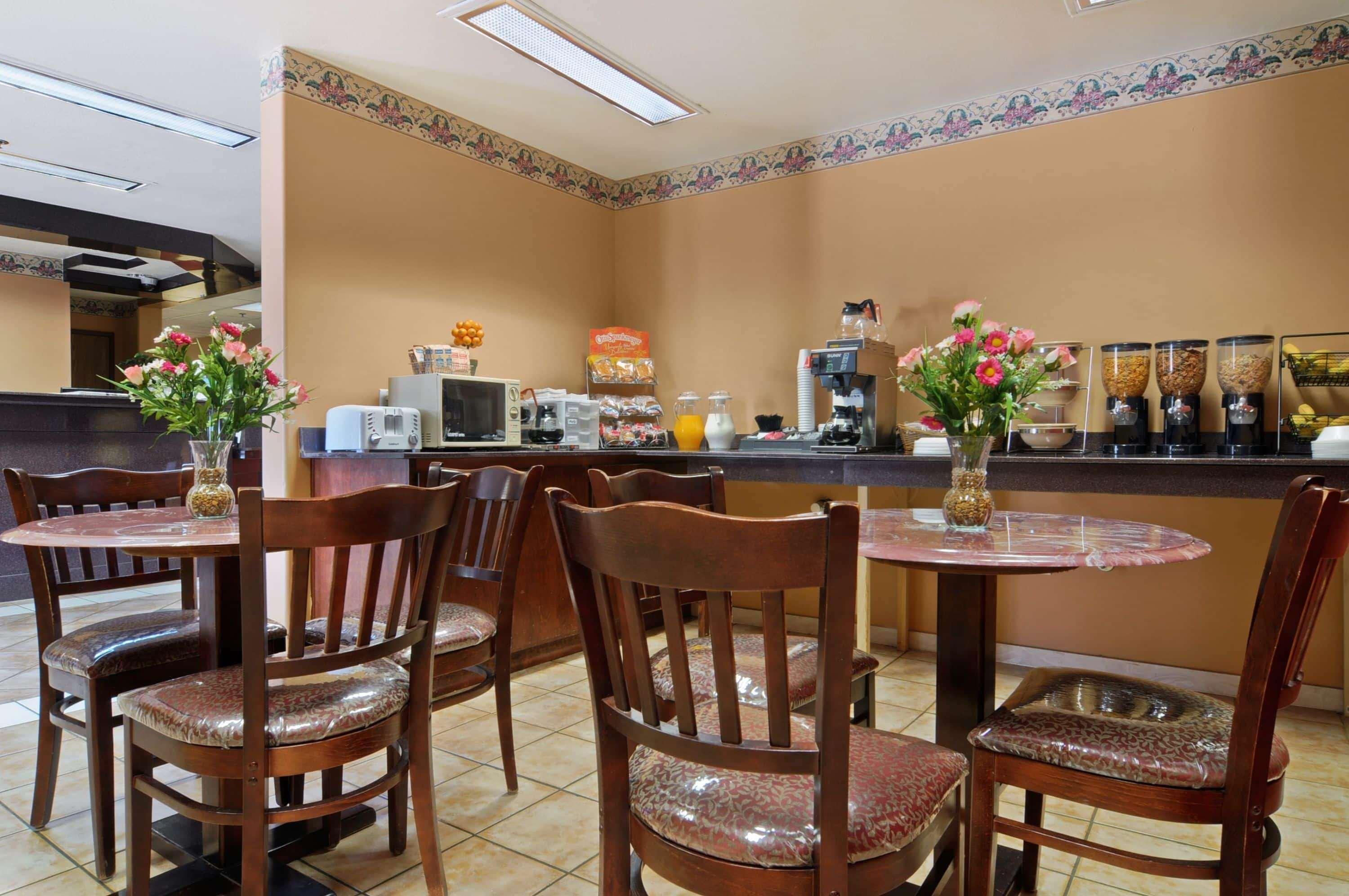 Microtel Inn And Suites Clarksville Bagian luar foto