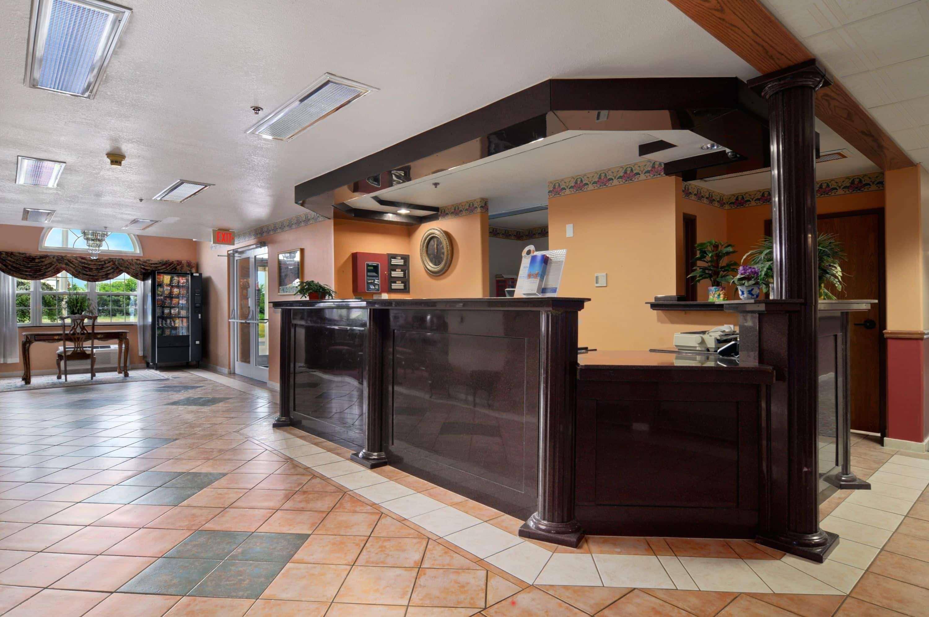 Microtel Inn And Suites Clarksville Bagian luar foto