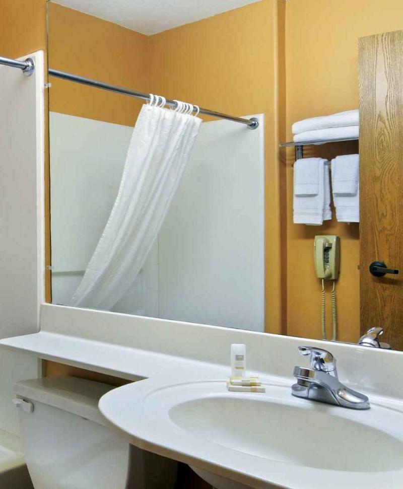 Microtel Inn And Suites Clarksville Bagian luar foto